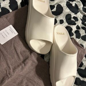 PINK Victoria's Secret leggings and platform slide bundle size medium new